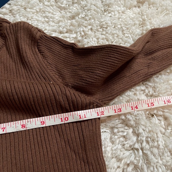 Brandy Melville Ribbed Mock Turtleneck Size One-Size - Picture 11 of 12